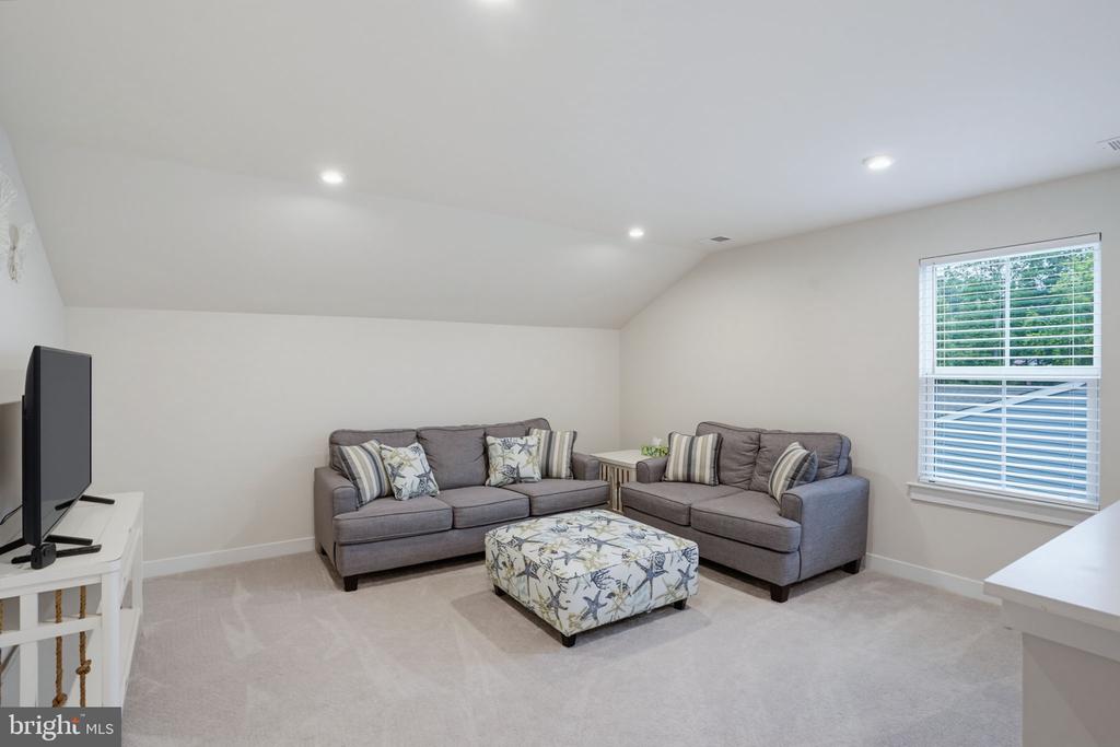 37316 KESTREL WAY