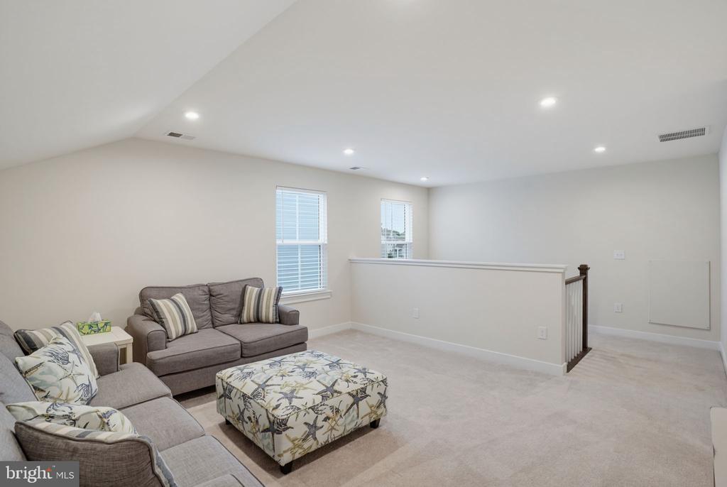 37316 KESTREL WAY