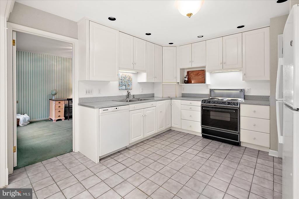 3940 DEVONSHIRE DRIVE