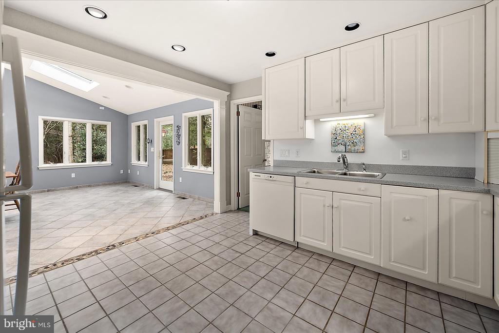 3940 DEVONSHIRE DRIVE