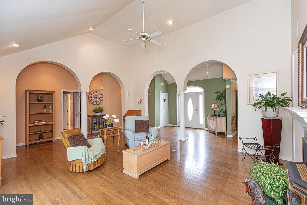 10107 QUEENS CIRCLE