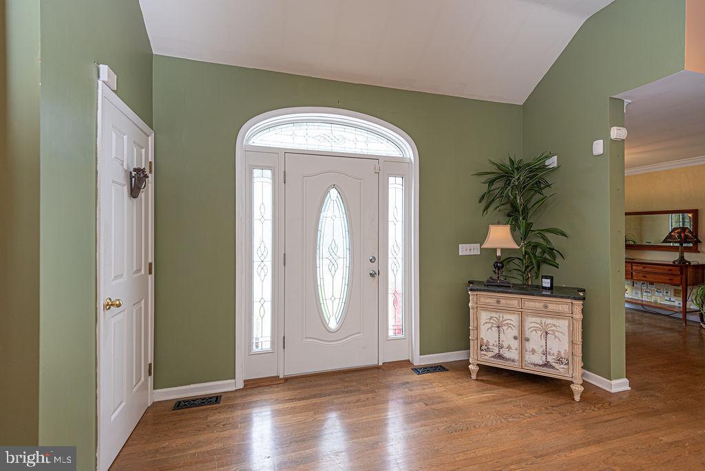 10107 QUEENS CIRCLE