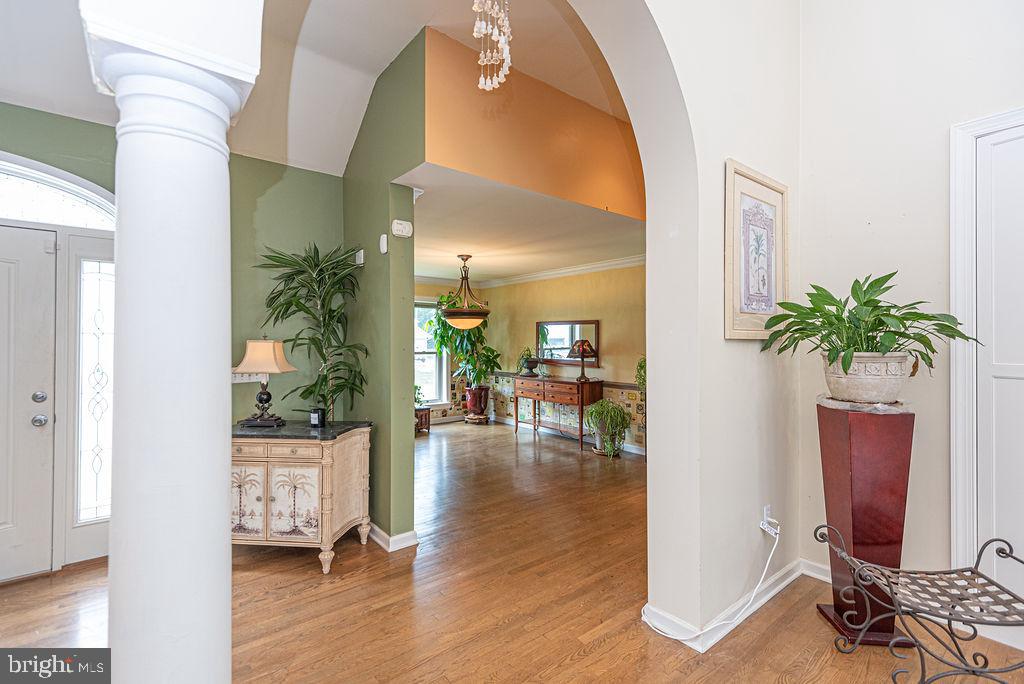 10107 QUEENS CIRCLE