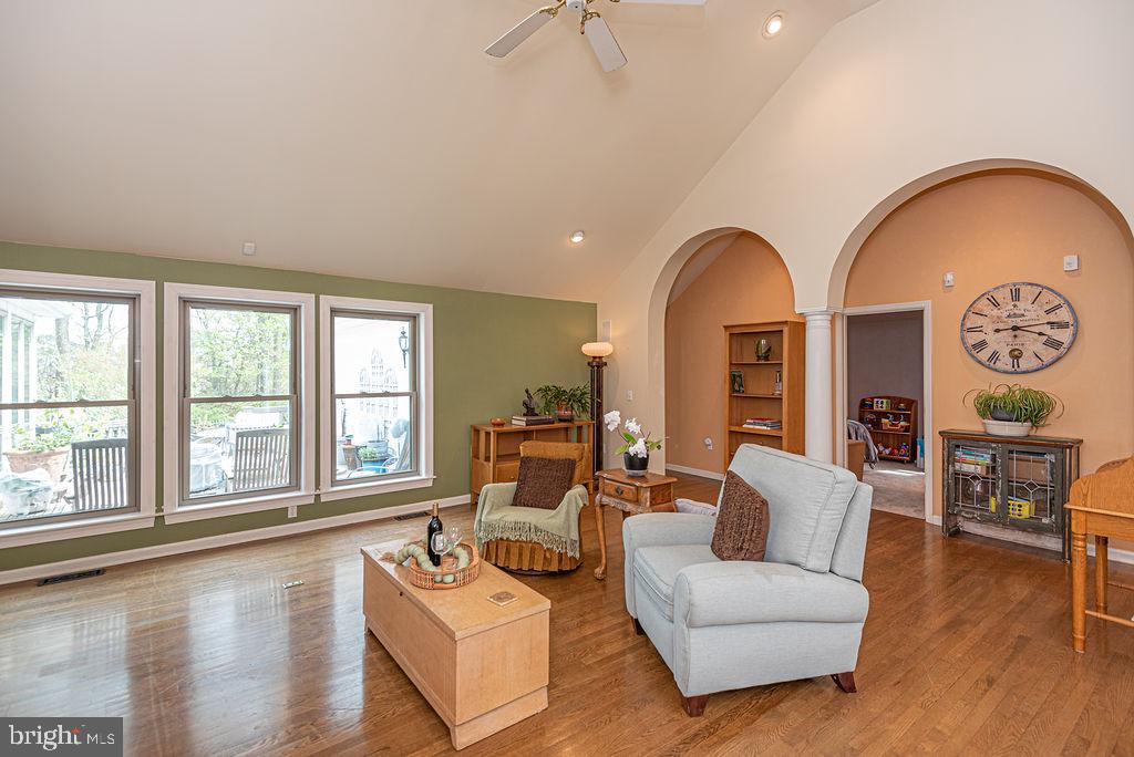 10107 QUEENS CIRCLE