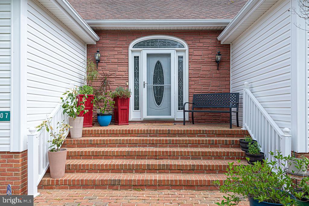 10107 QUEENS CIRCLE