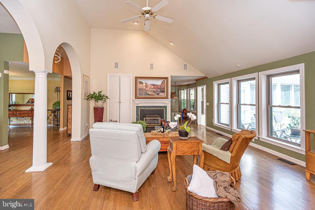 10107 QUEENS CIRCLE
