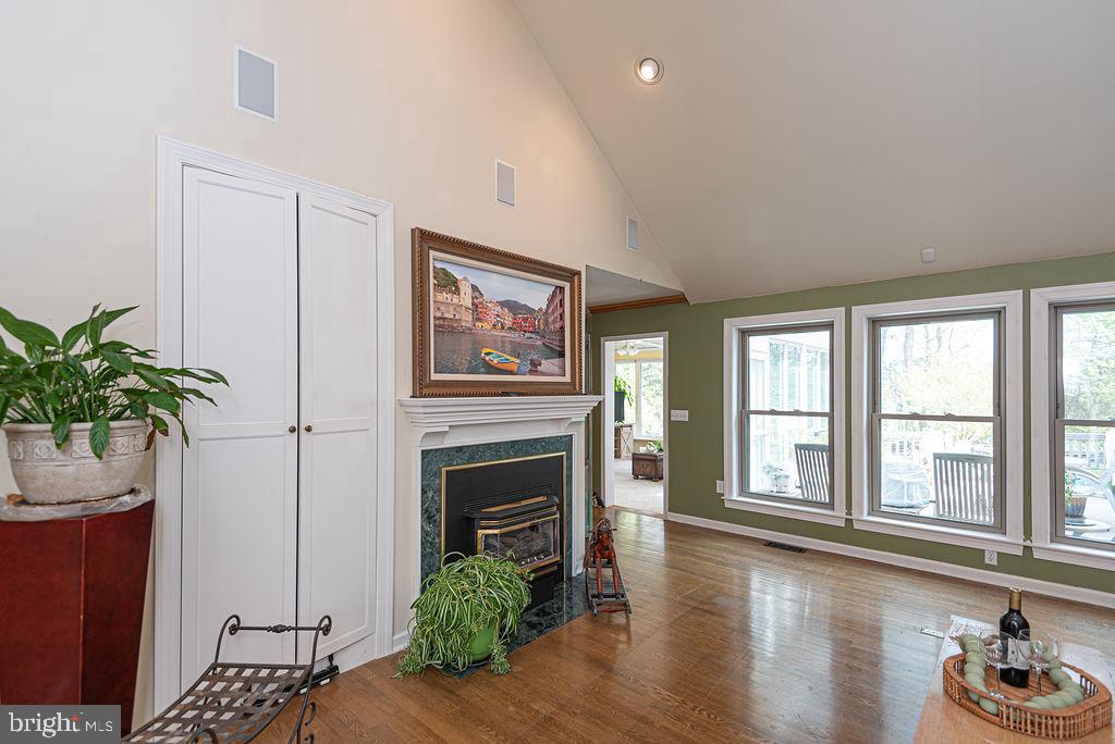 10107 QUEENS CIRCLE