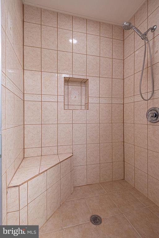 10107 QUEENS CIRCLE