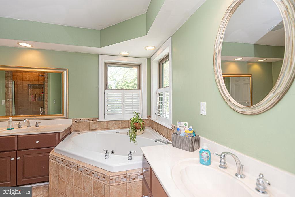 10107 QUEENS CIRCLE