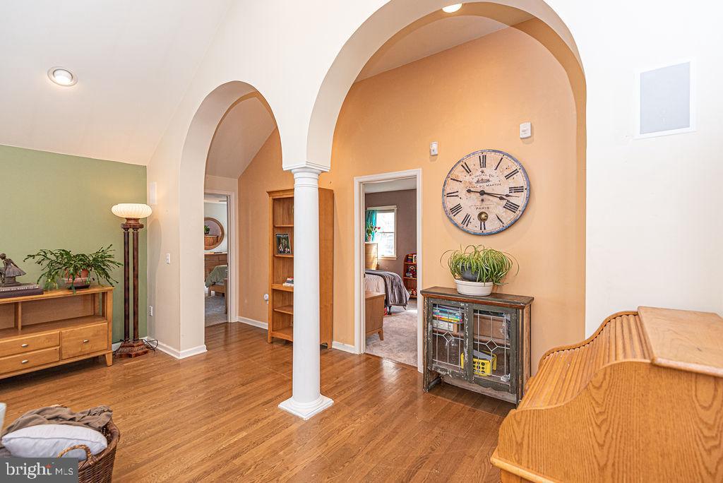 10107 QUEENS CIRCLE