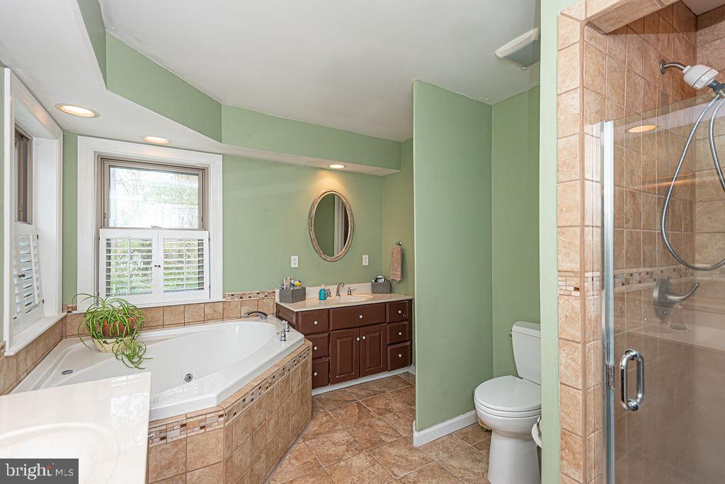 10107 QUEENS CIRCLE