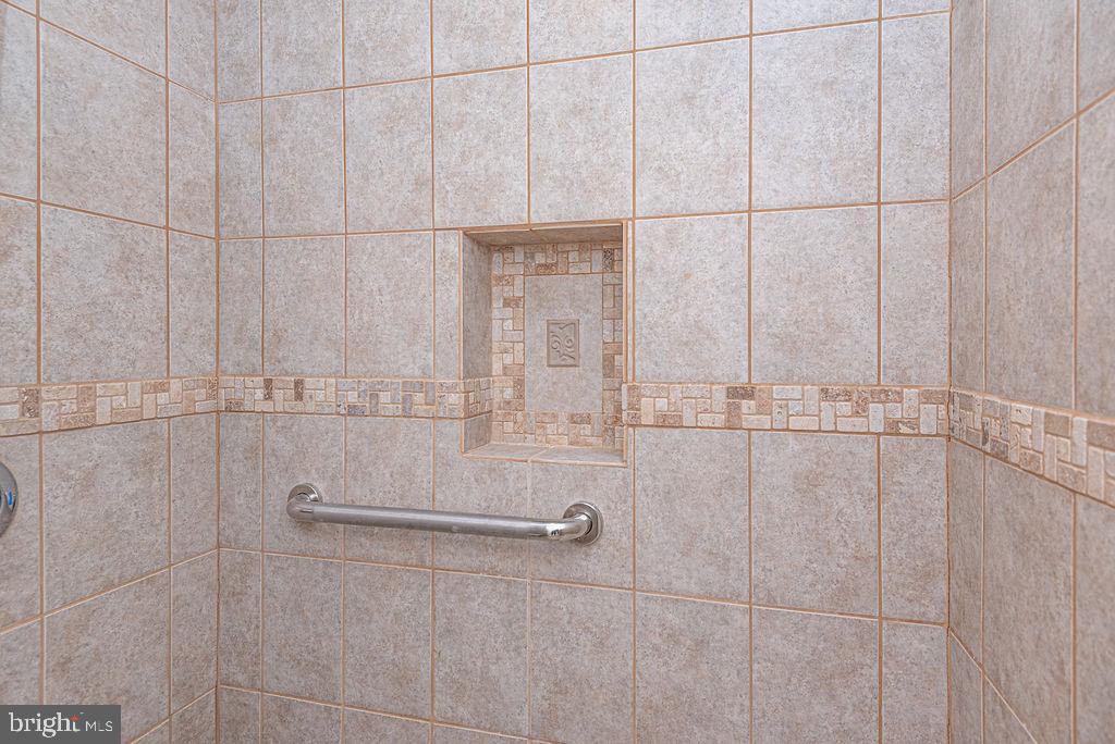 10107 QUEENS CIRCLE