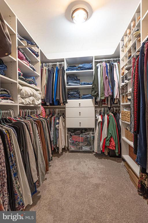 10107 QUEENS CIRCLE