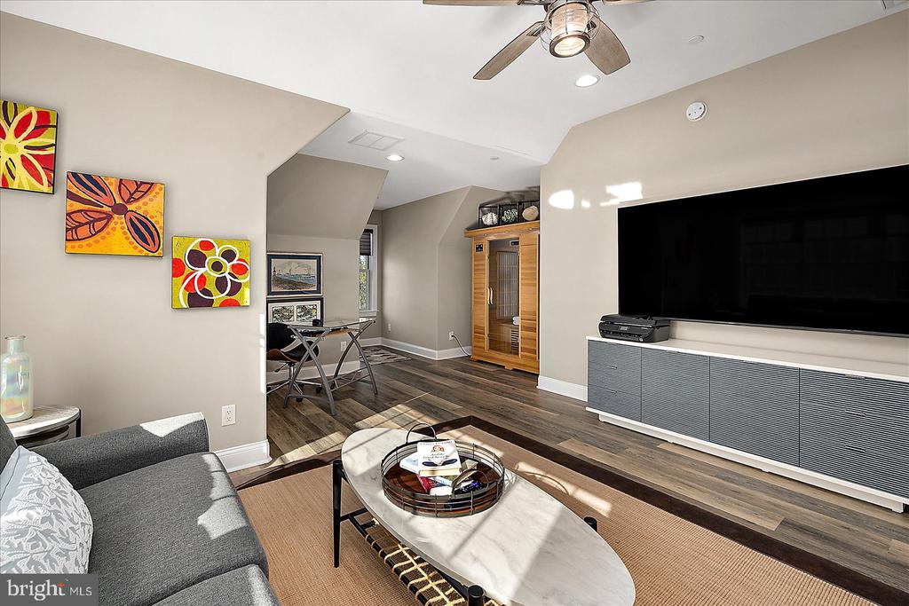 9515 HARBOR LIGHTS DRIVE