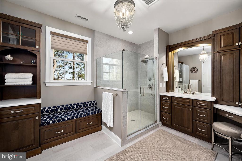 9515 HARBOR LIGHTS DRIVE