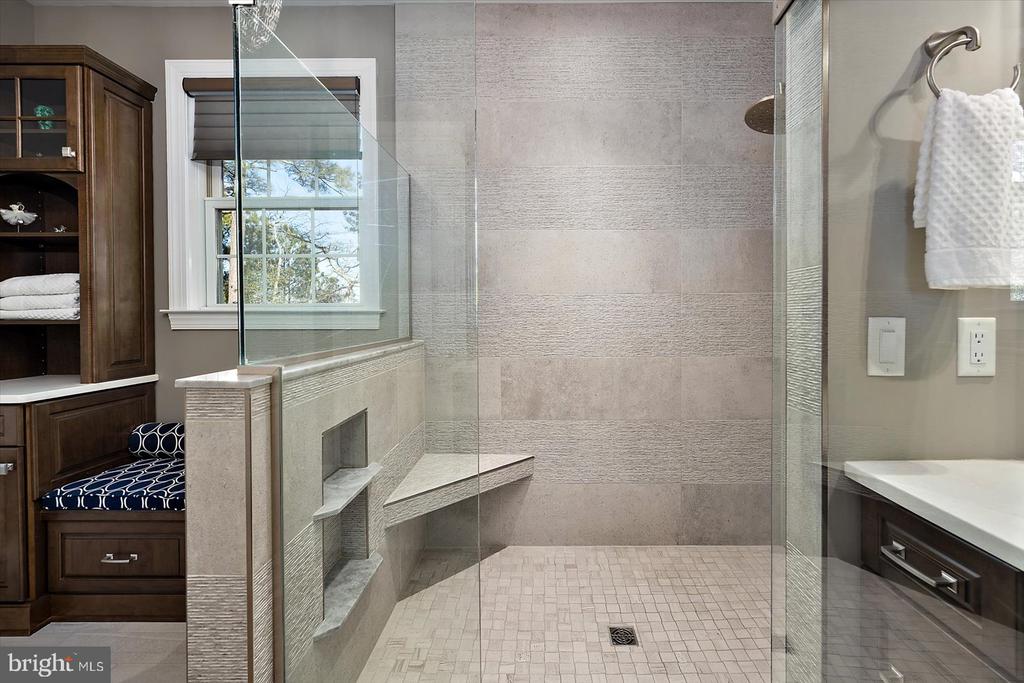 9515 HARBOR LIGHTS DRIVE