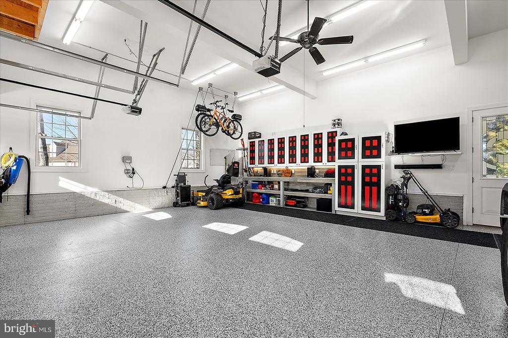 9515 HARBOR LIGHTS DRIVE