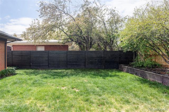 121 S Ivy Street