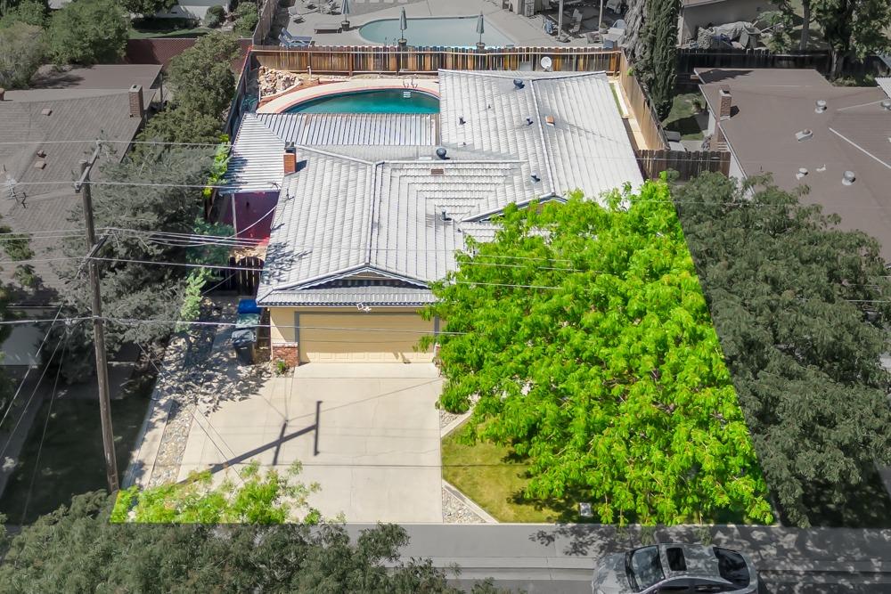 2833 Levon Avenue