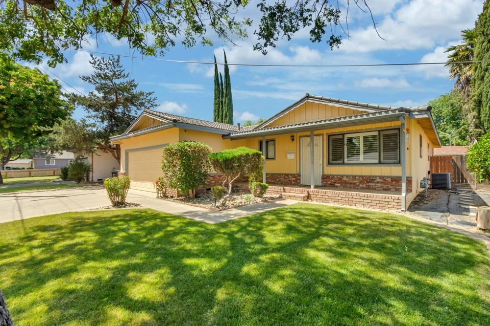 2833 Levon Avenue