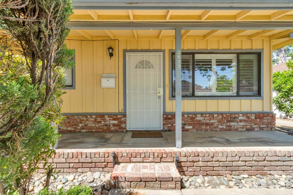 2833 Levon Avenue