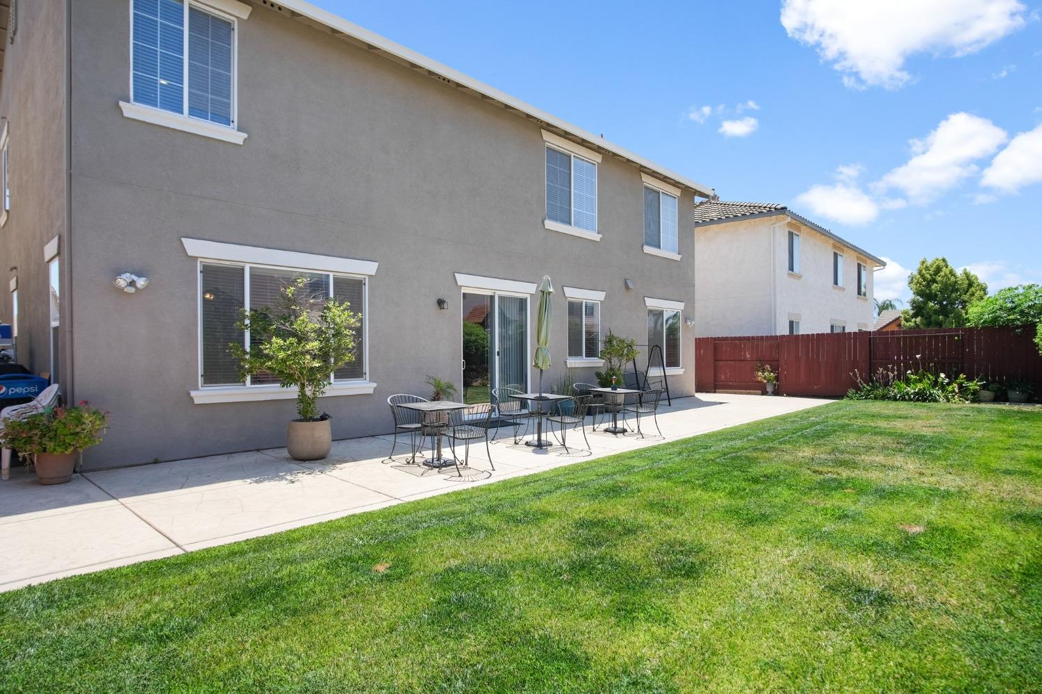 2209 Giant Oak Lane