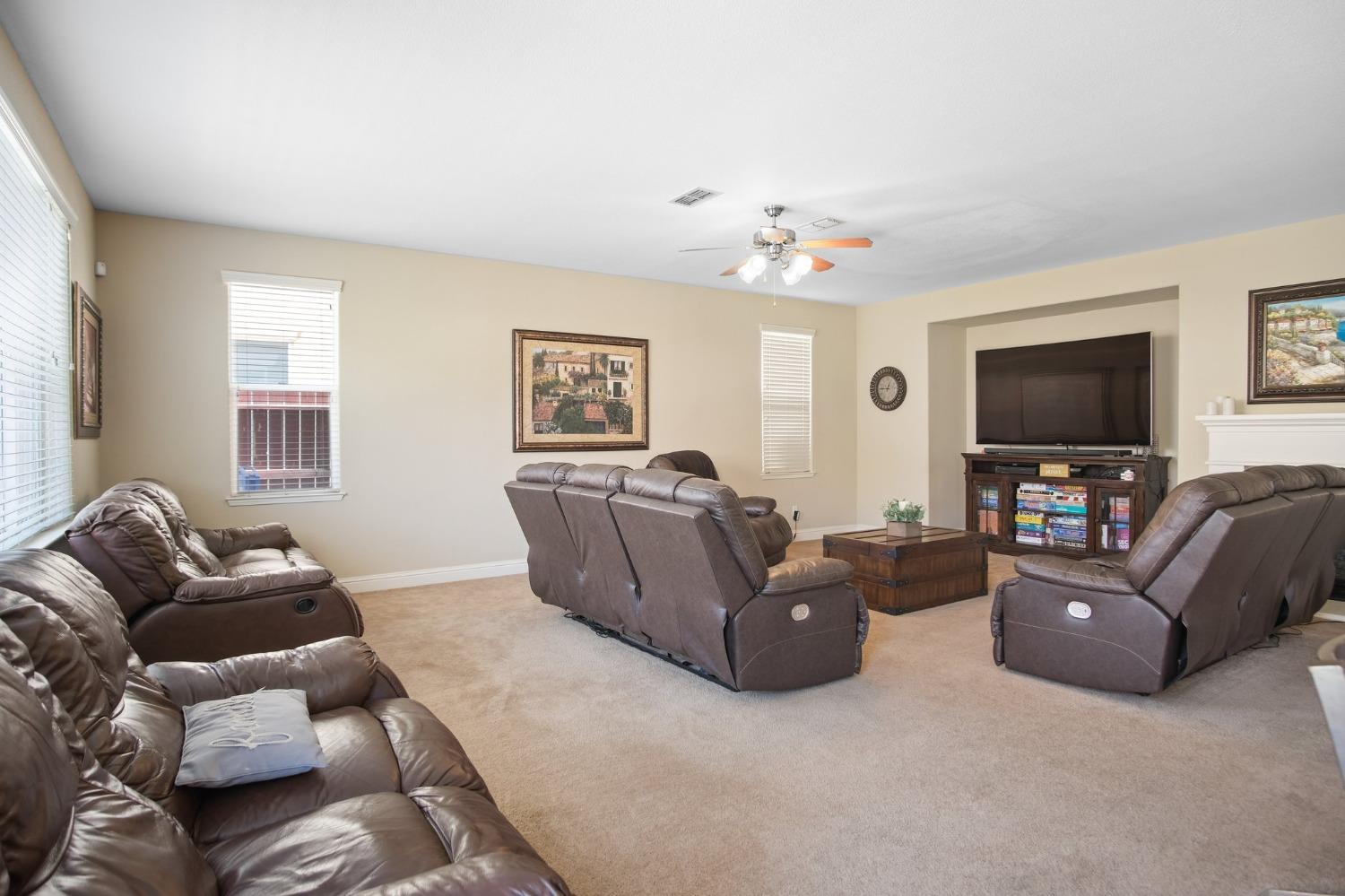 2209 Giant Oak Lane