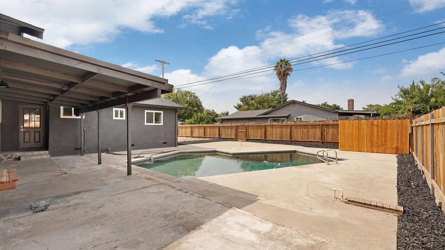 1601 Couchman Lane