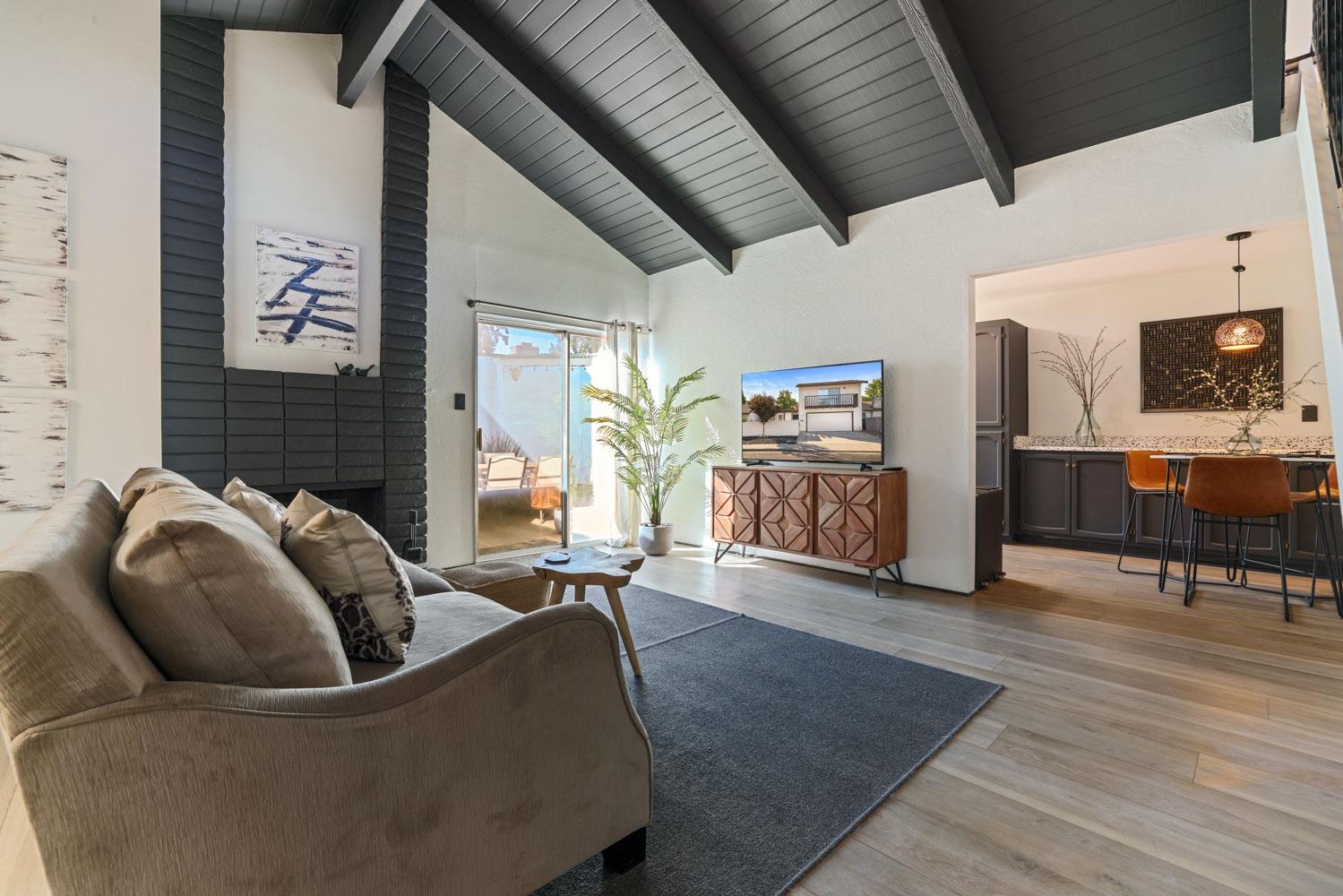 2720 La Palma Drive