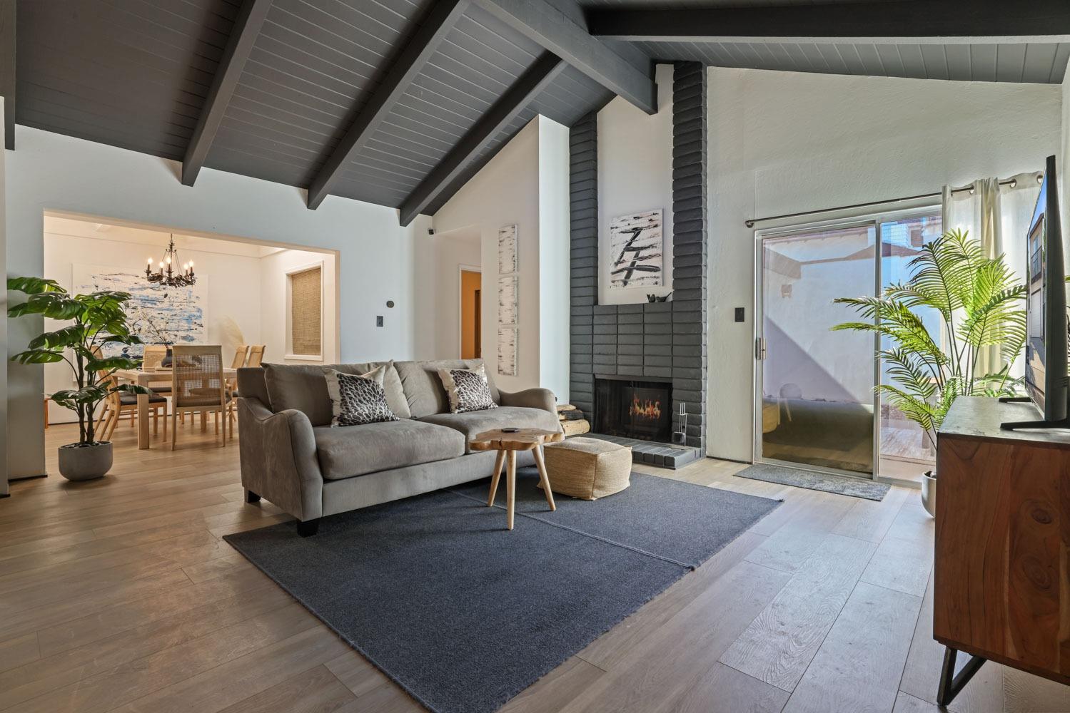 2720 La Palma Drive