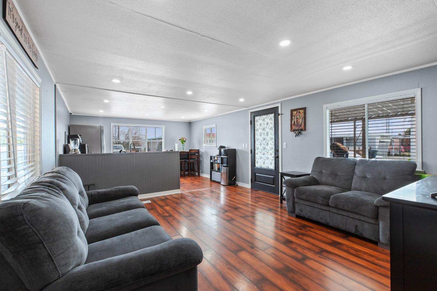 4143 Yosemite Boulevard C6
