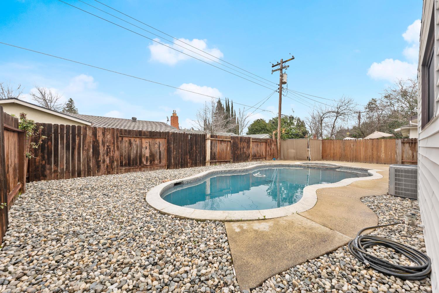2407 Cordova Lane