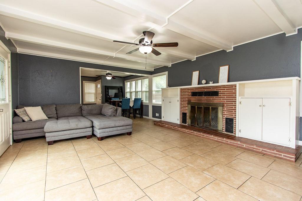 123 Almond Avenue