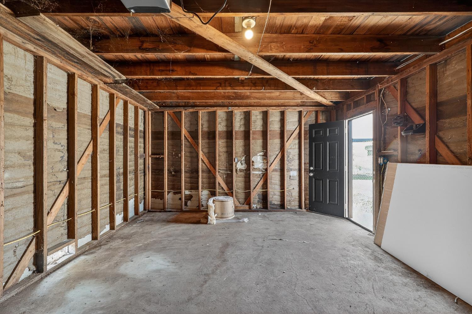 1013 W Santa Fe Avenue