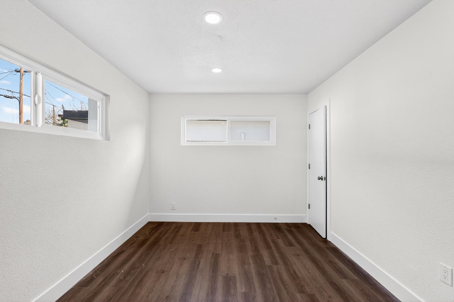 1013 W Santa Fe Avenue