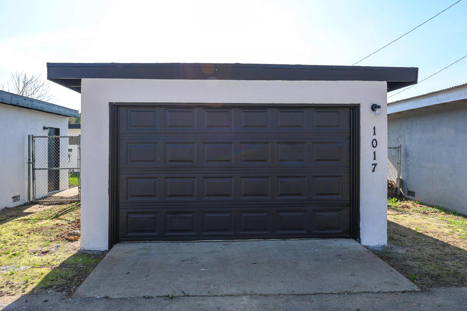 1013 W Santa Fe Avenue