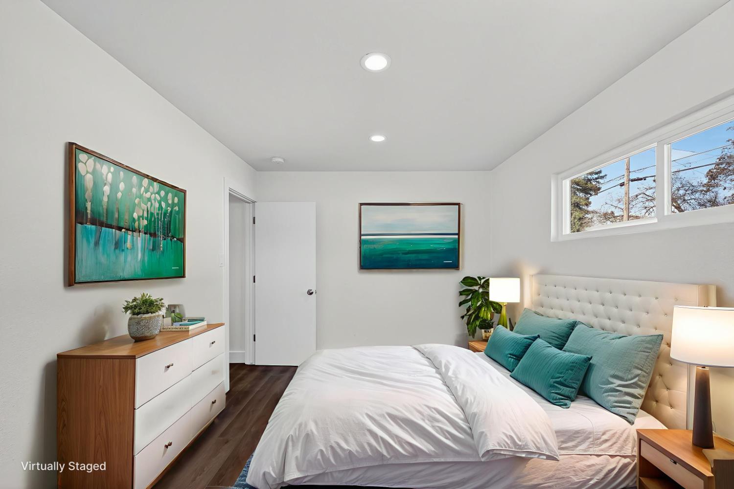 1013 W Santa Fe Avenue