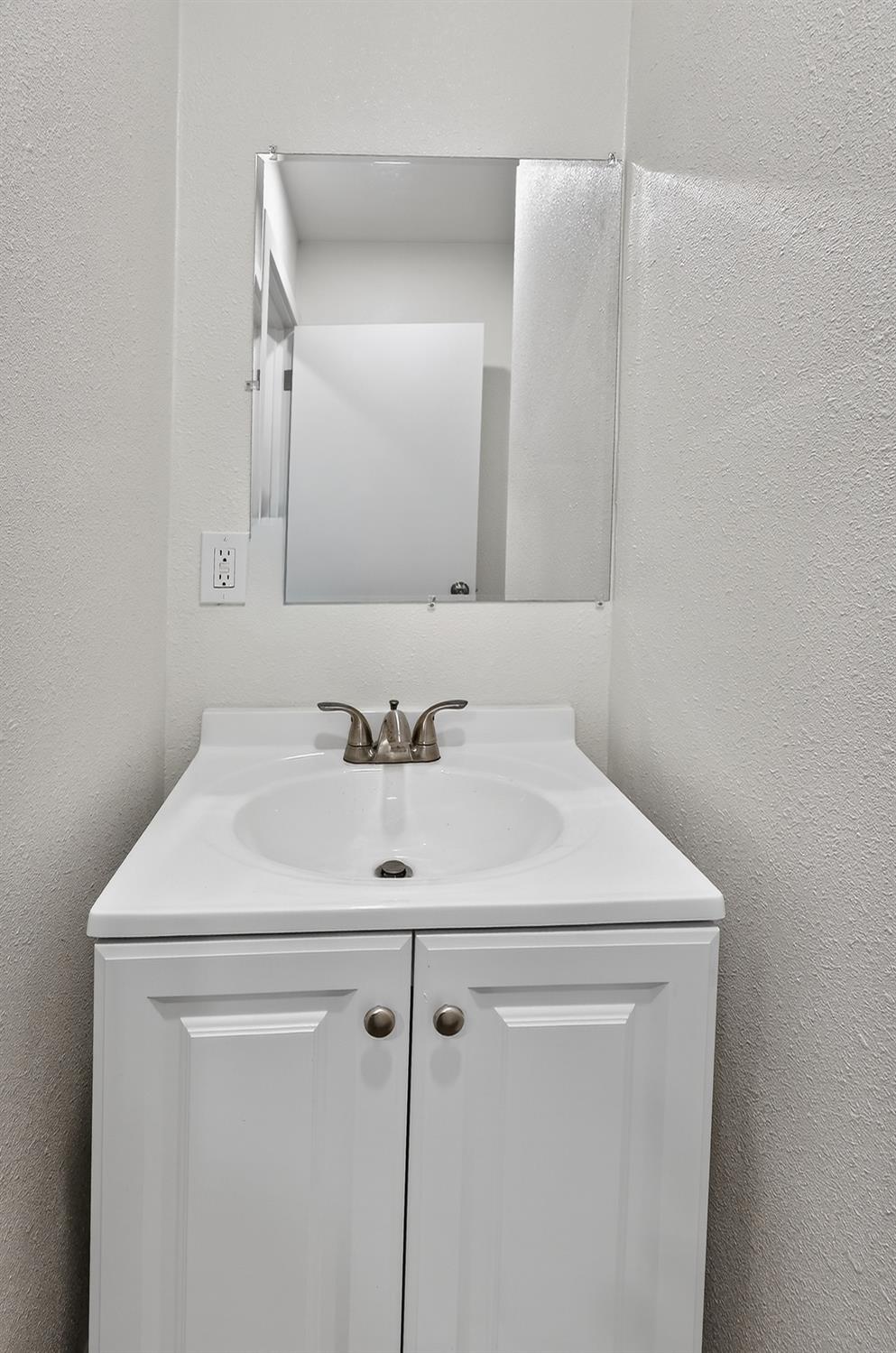 1013 W Santa Fe Avenue