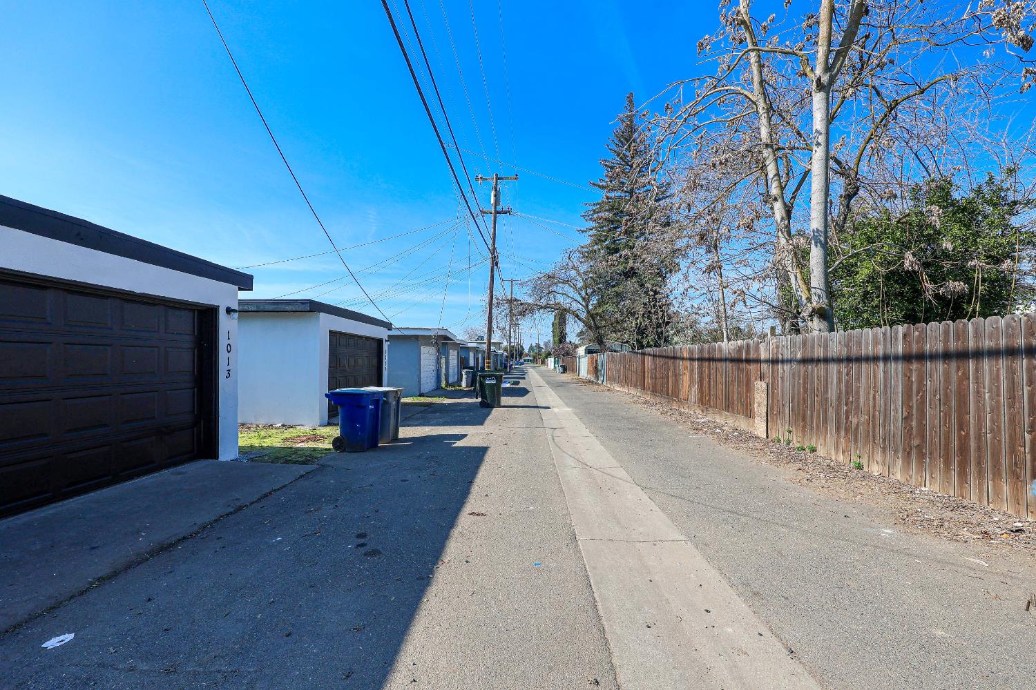 1013 W Santa Fe Avenue