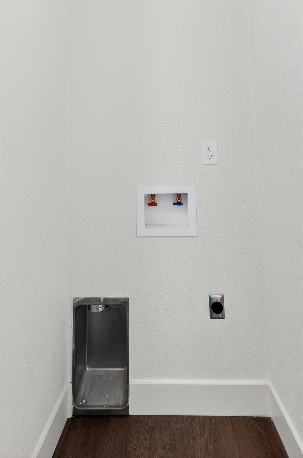 1013 W Santa Fe Avenue