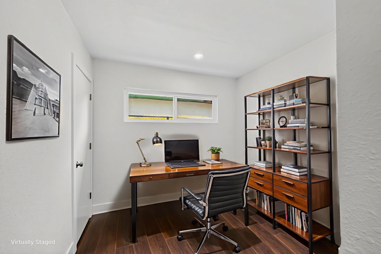 1013 W Santa Fe Avenue