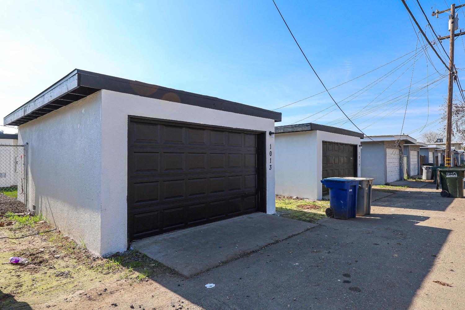 1013 W Santa Fe Avenue