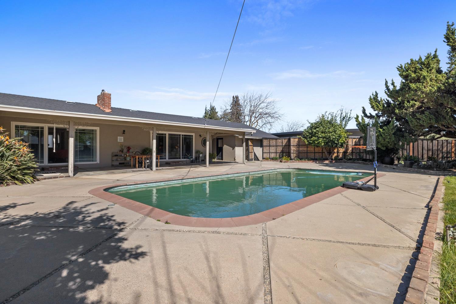 504 Robin Hood Drive