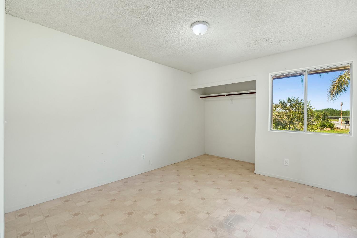 7990 S Mcmullin Grade