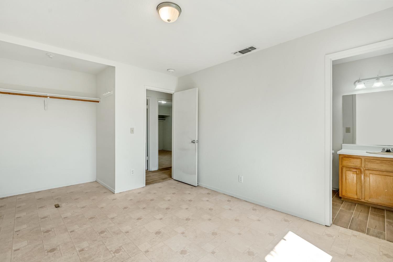 7990 S Mcmullin Grade