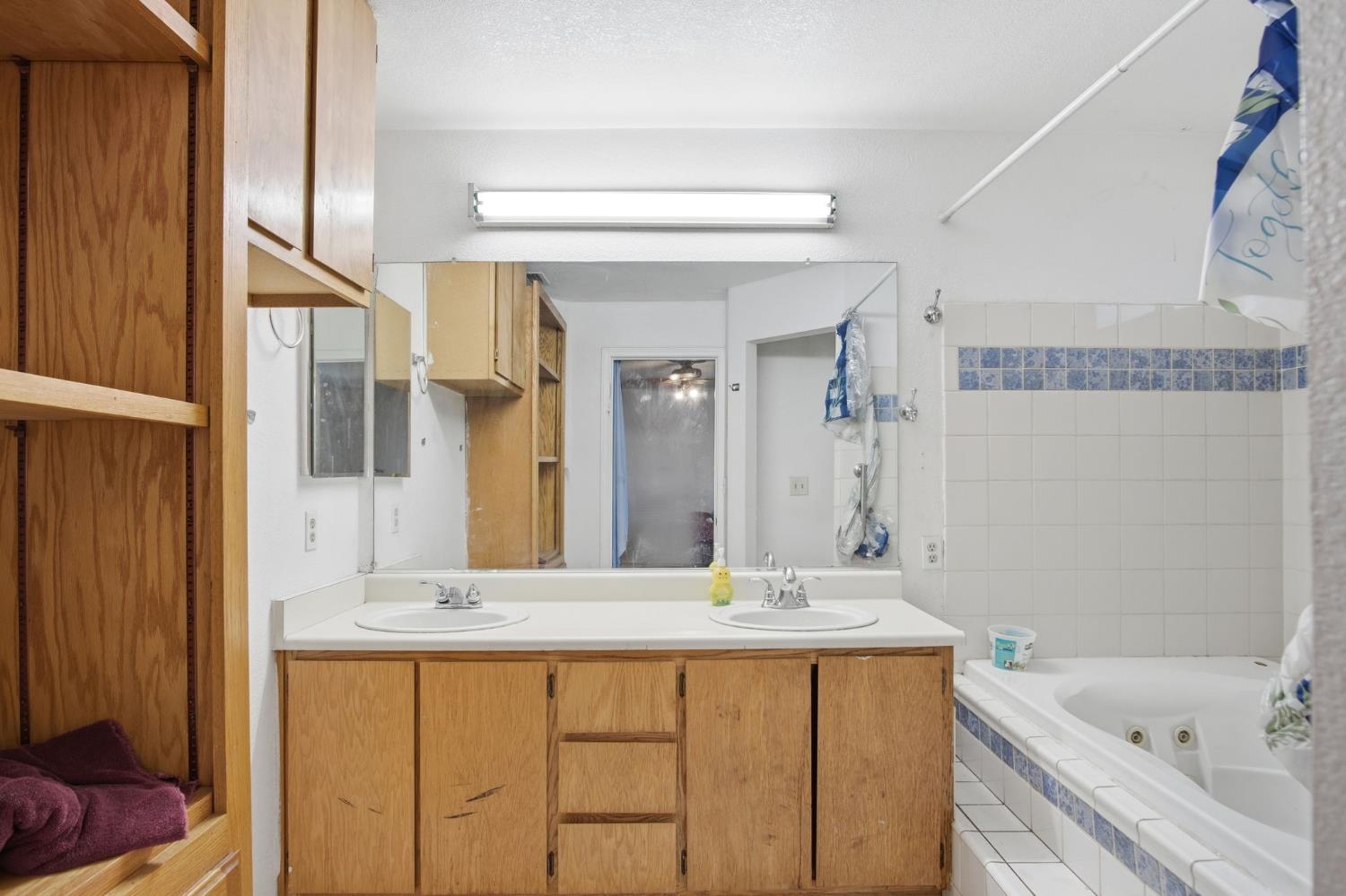 1258 Lloyd Thayer Circle