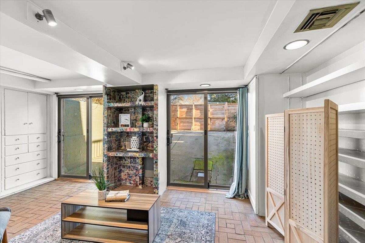 1018 W Morris Avenue