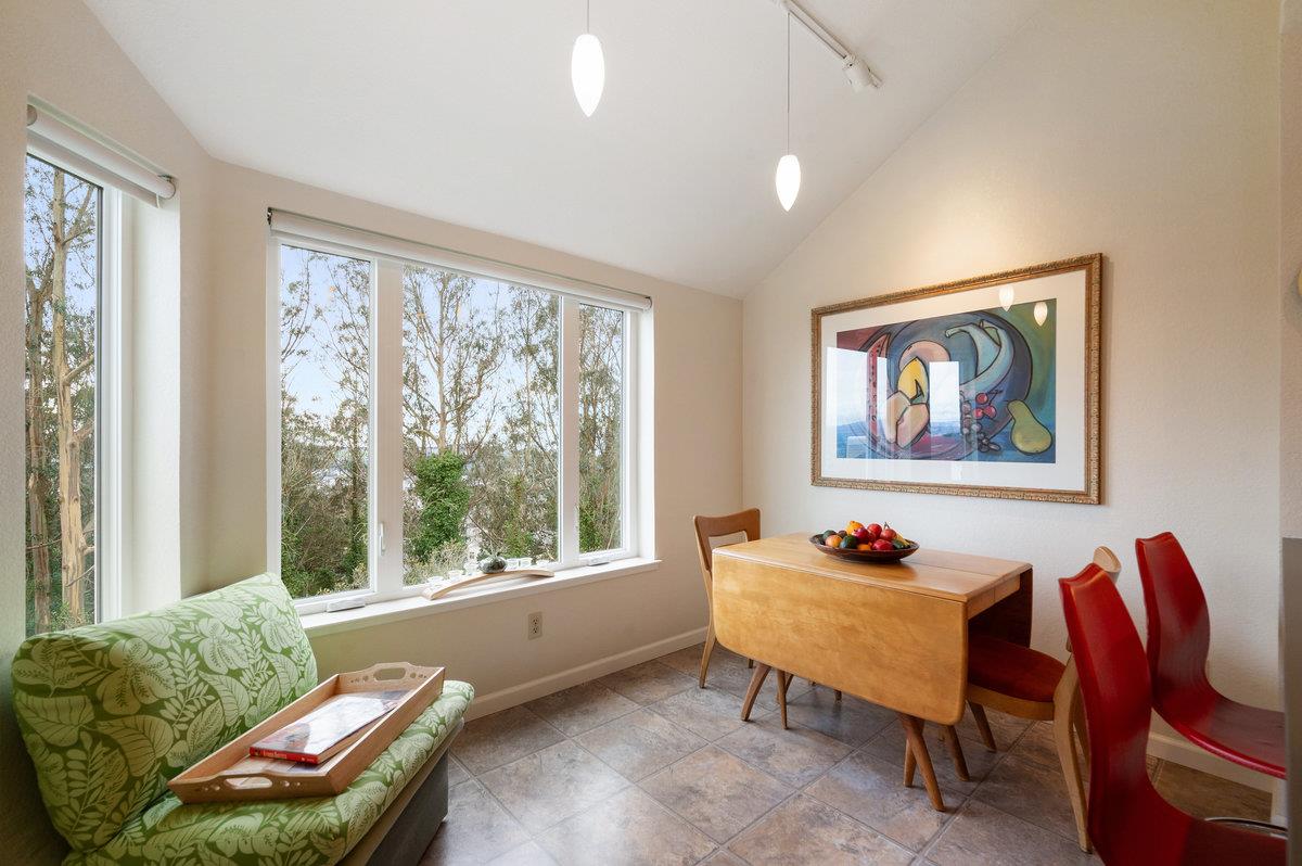 495 Mountain View DR 1