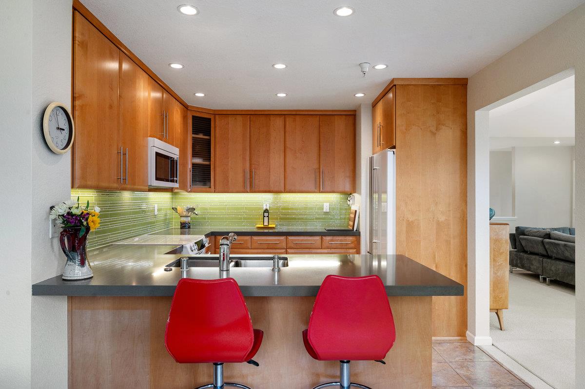 495 Mountain View DR 1