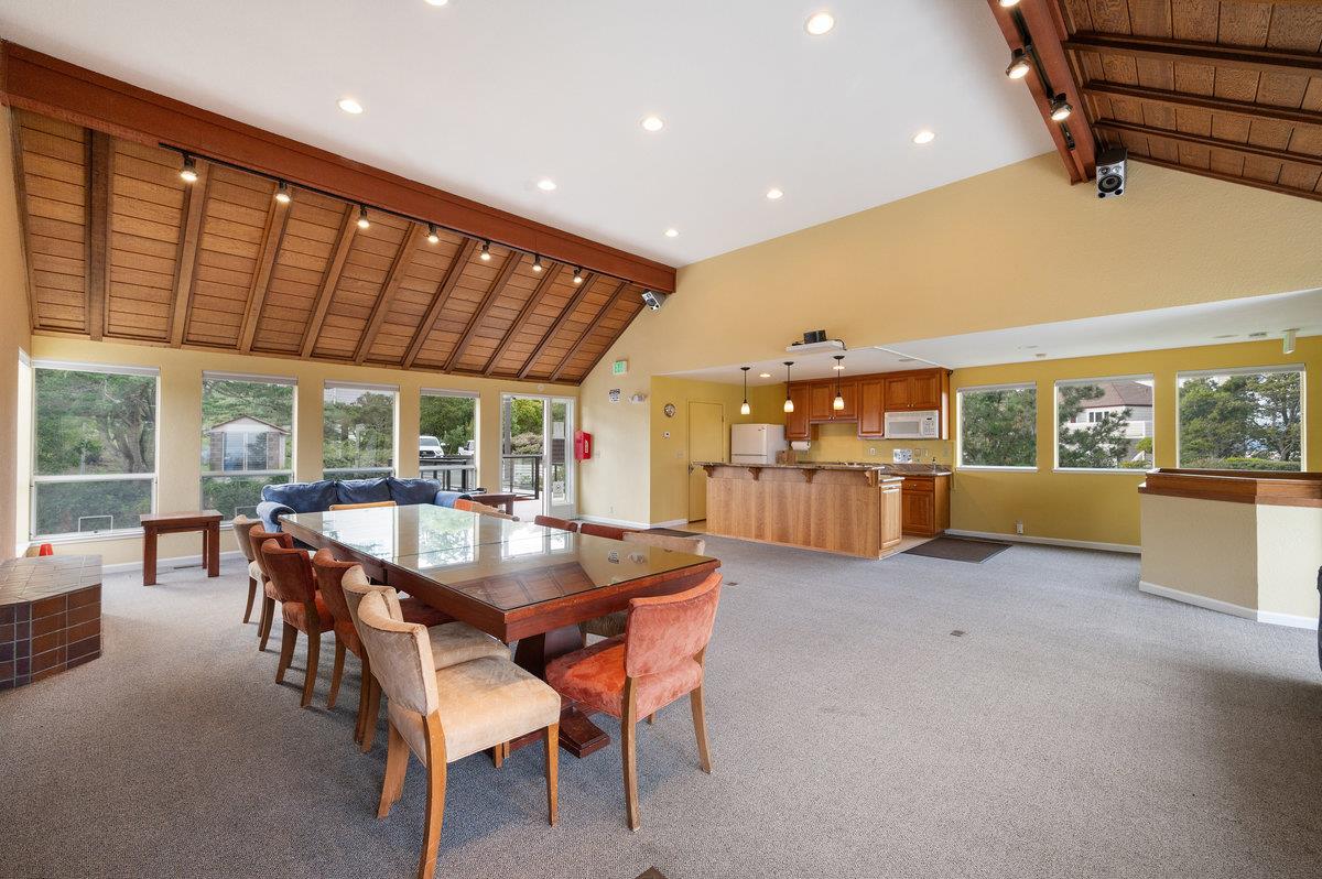 495 Mountain View DR 1